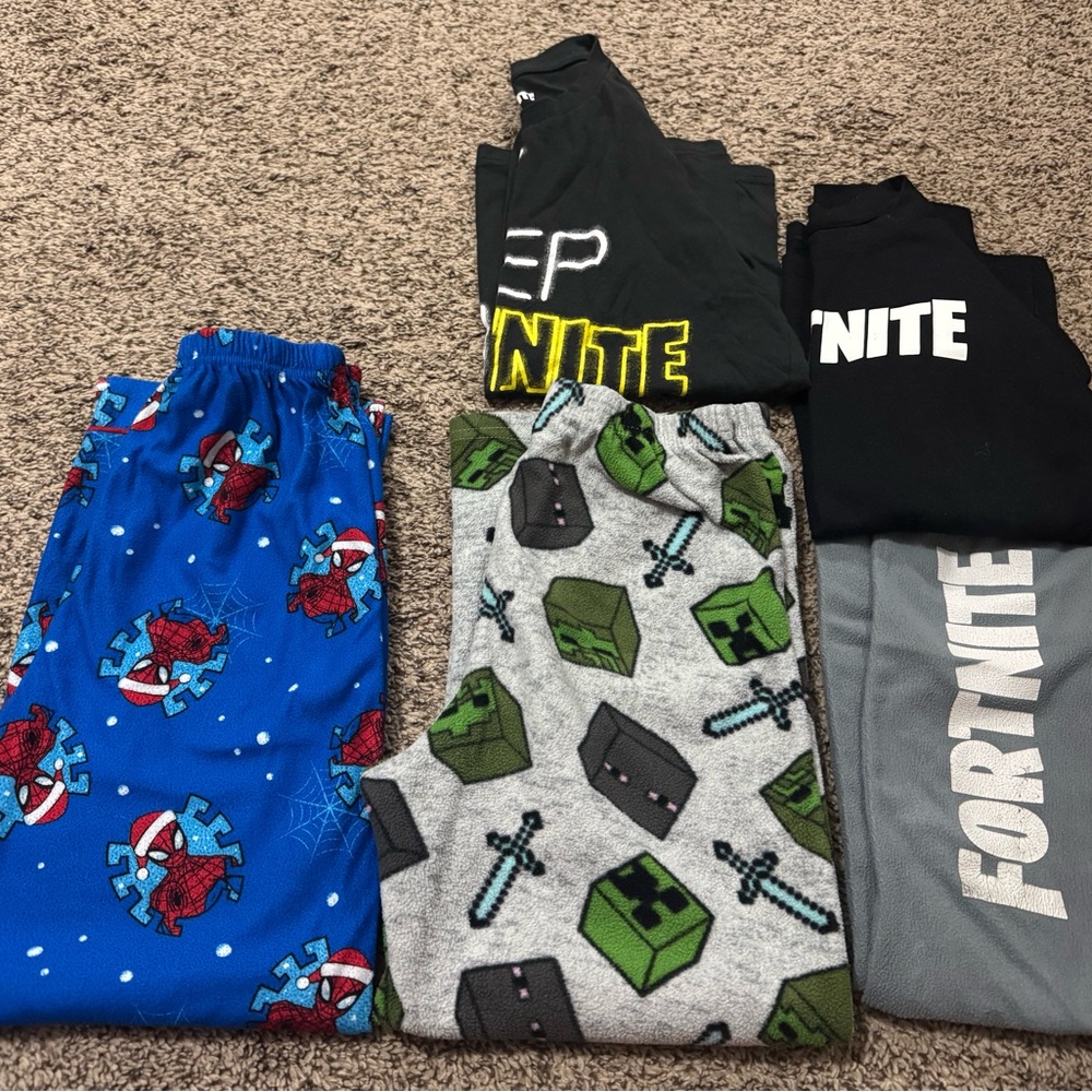 Fortnite Graphic Pajama Set lot